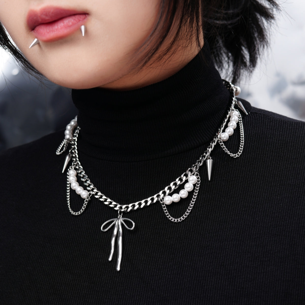 Collier avec nœud en argent