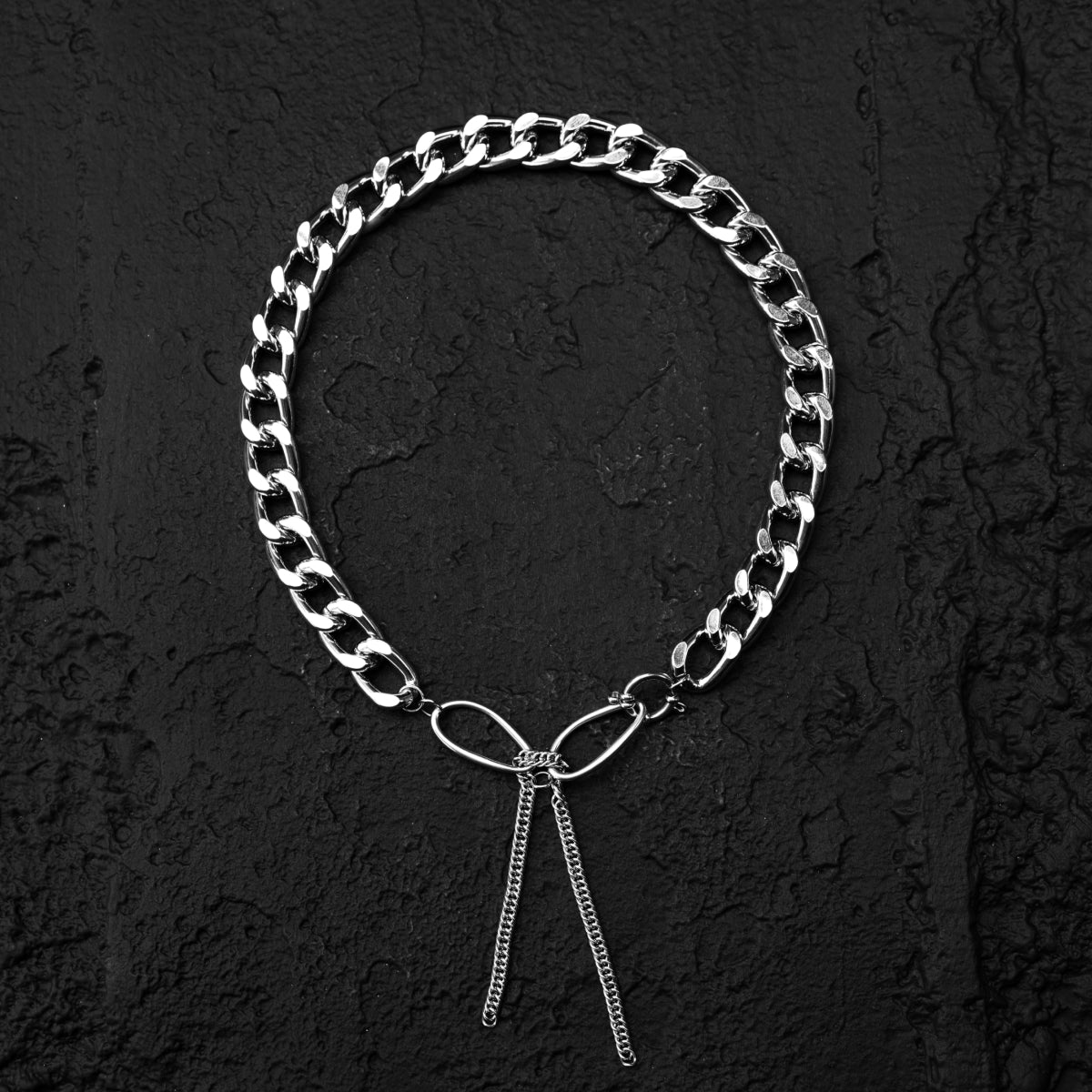 Collier avec nœud en argent