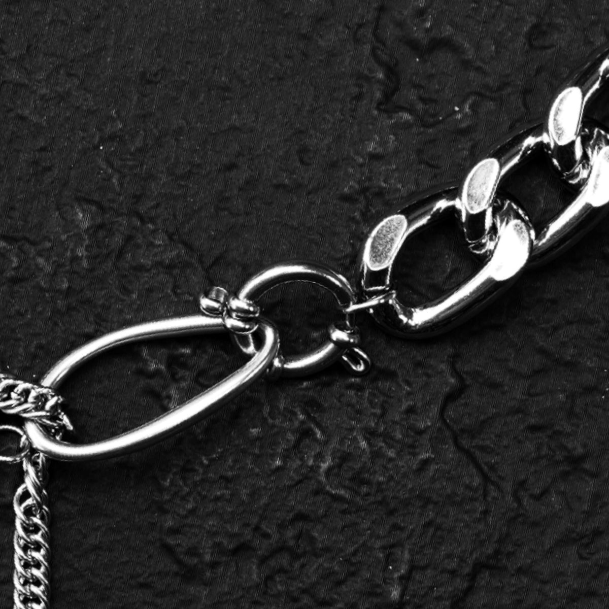 Collier avec nœud en argent